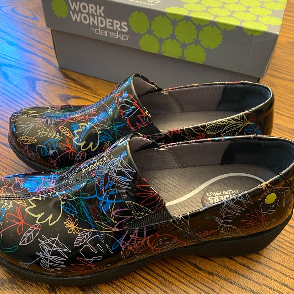 Dansko Leaf Patent Work Clogs NWT size 38 (7)